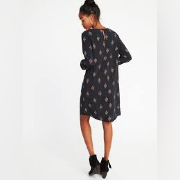 Old navy Smocked-Yoke V-Neck Shift Dress - Picture 3 of 6